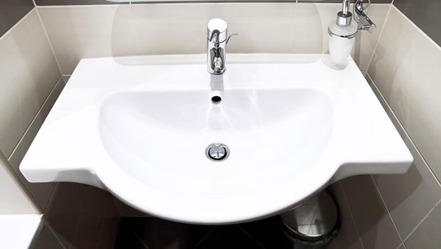 How to seal the bathroom fixture