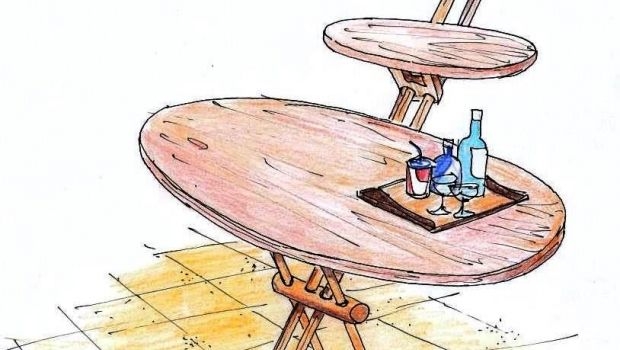 Oval folding table for outdoor use: a versatile idea