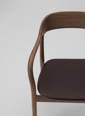 Tako-chair-in-walnut-with-leather-upholstery-photo-maruni