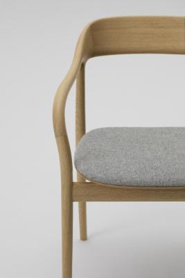 Tako-chair-in-oak-upholstered-photo-maruni